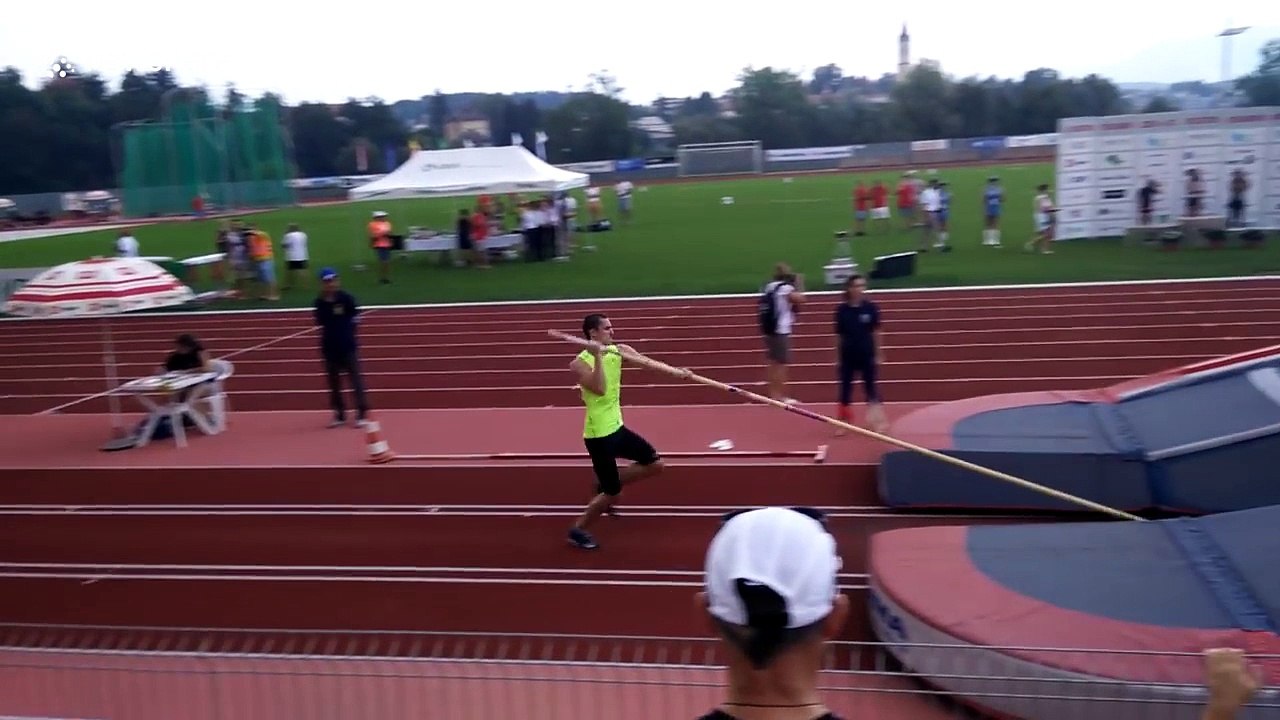 Epic pole vaulting fail
