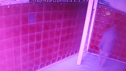 Camiden Hırsızlık Güvenlik Kamerasında