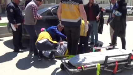 Bilecik'te Trafik Kazası, 1 Yaralı... Yaya Geçidinden Geçerken Otomobilin Aynasına Çarptı