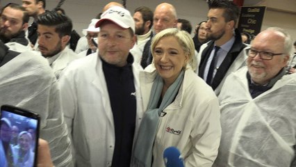 Marine Le Pen fustige "l'ouverture totale" que voudrait Macron