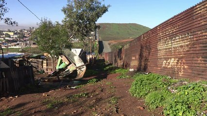 Mexicanos pobres junto a valla de EEUU temen por muro