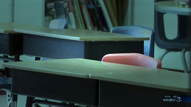 Hold Up: A Virgina Teacher Makes Black Students Act Like Slaves By Picking Cotton For Class Skit!