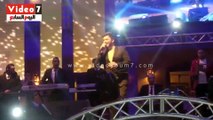 علاء زلزلى يتألق فى افتتاح مهرجان طابا بأغنية 
