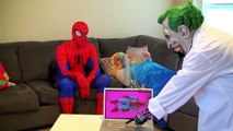 Эльза против Джокером и человек-паук в реальной жизни Доктор паук проводит операции Смешные Супергеройское кино