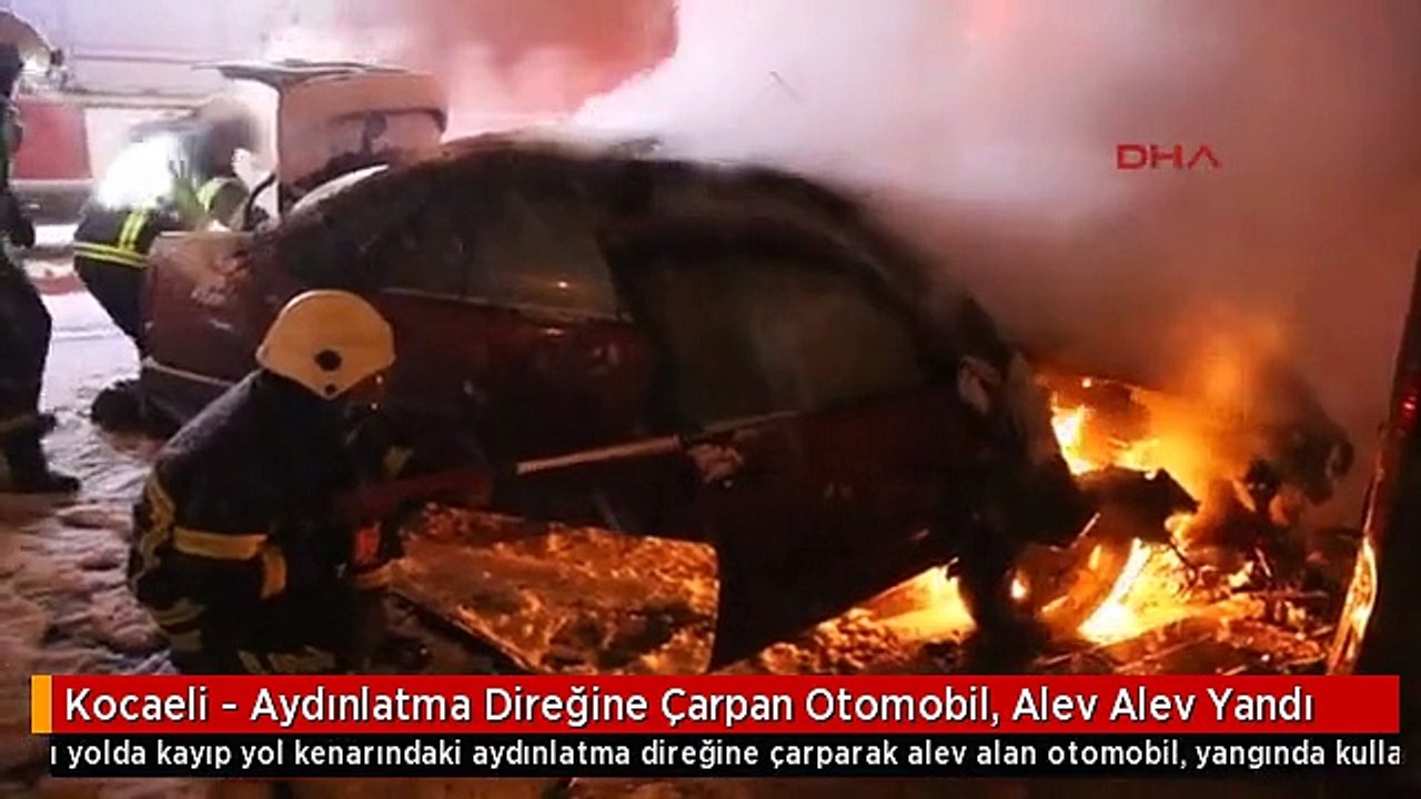 Kocaeli - Aydınlatma Direğine Çarpan Otomobil, Alev Alev Yandı