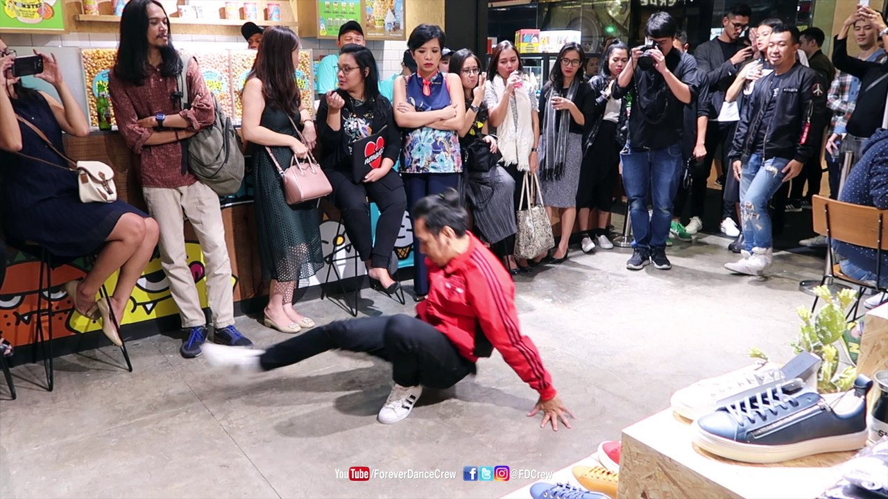 FLASHMOB INDONESIA FLASHMOB DANCE INDONESIA PROJECT X PLAZA INDONESIA