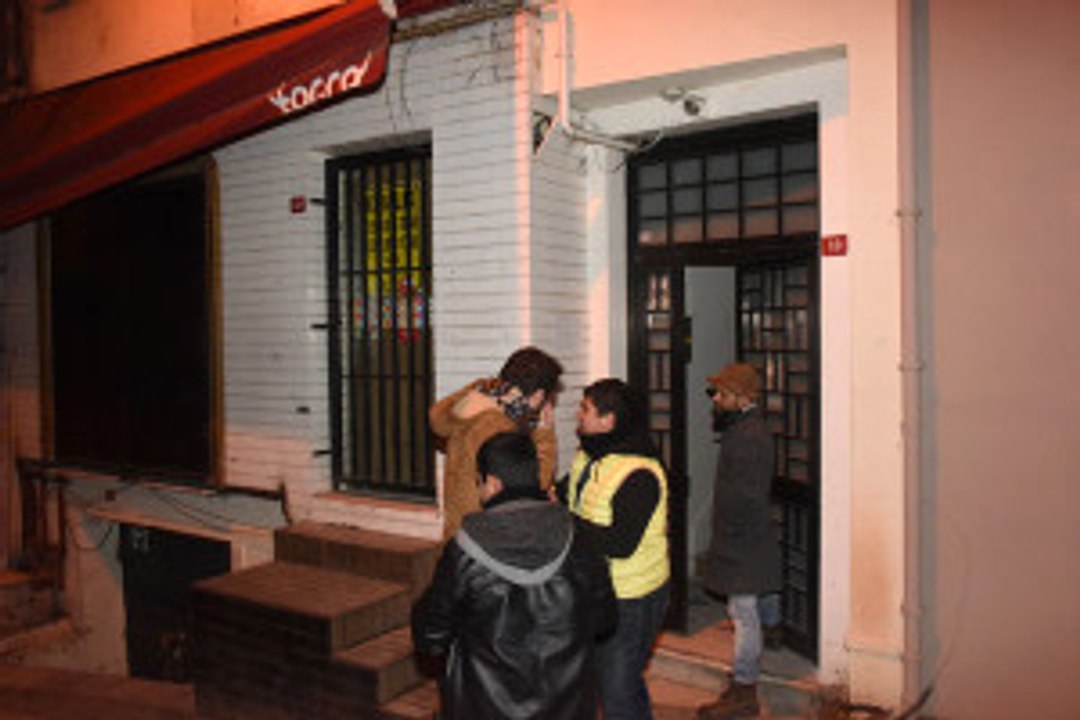 'Tatlı İntikam'ın Yakışıklısı Furkan Andıç, Sokak Çocuklarına Sarılıp Harçlık Verdi