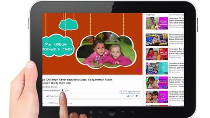 Детей засосало в песок. Диана с Ильвиной ни как не могут оторваться...