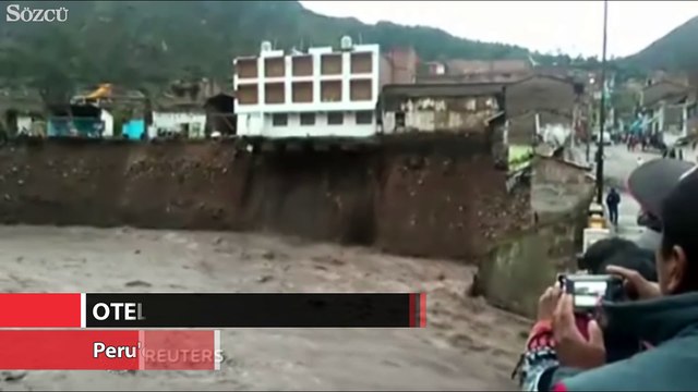 Tarihi otelin yıkılma anı kamerada