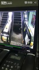 Old man falls on escalator 2017
