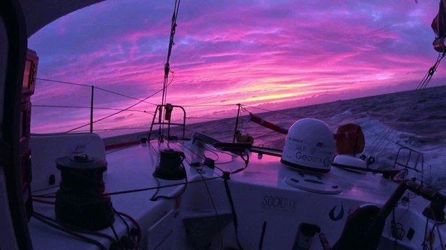 J82 : Beautiful sunset for Didac Costa / Vendée Globe