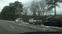 Un chauffard vient percuter la voiture de police de plein fouet...