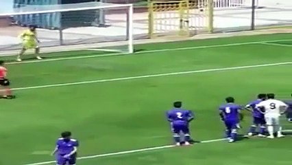 Penaltı Kurtaran Kalecisine Sarılırken Kendi Kalesine Gol Attı