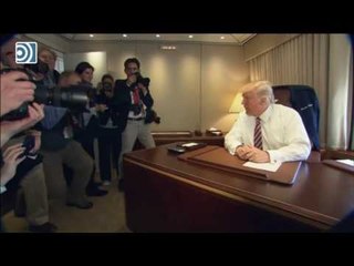 Donald Trump se deja fotografiar en su despacho a bordo del Air Force One