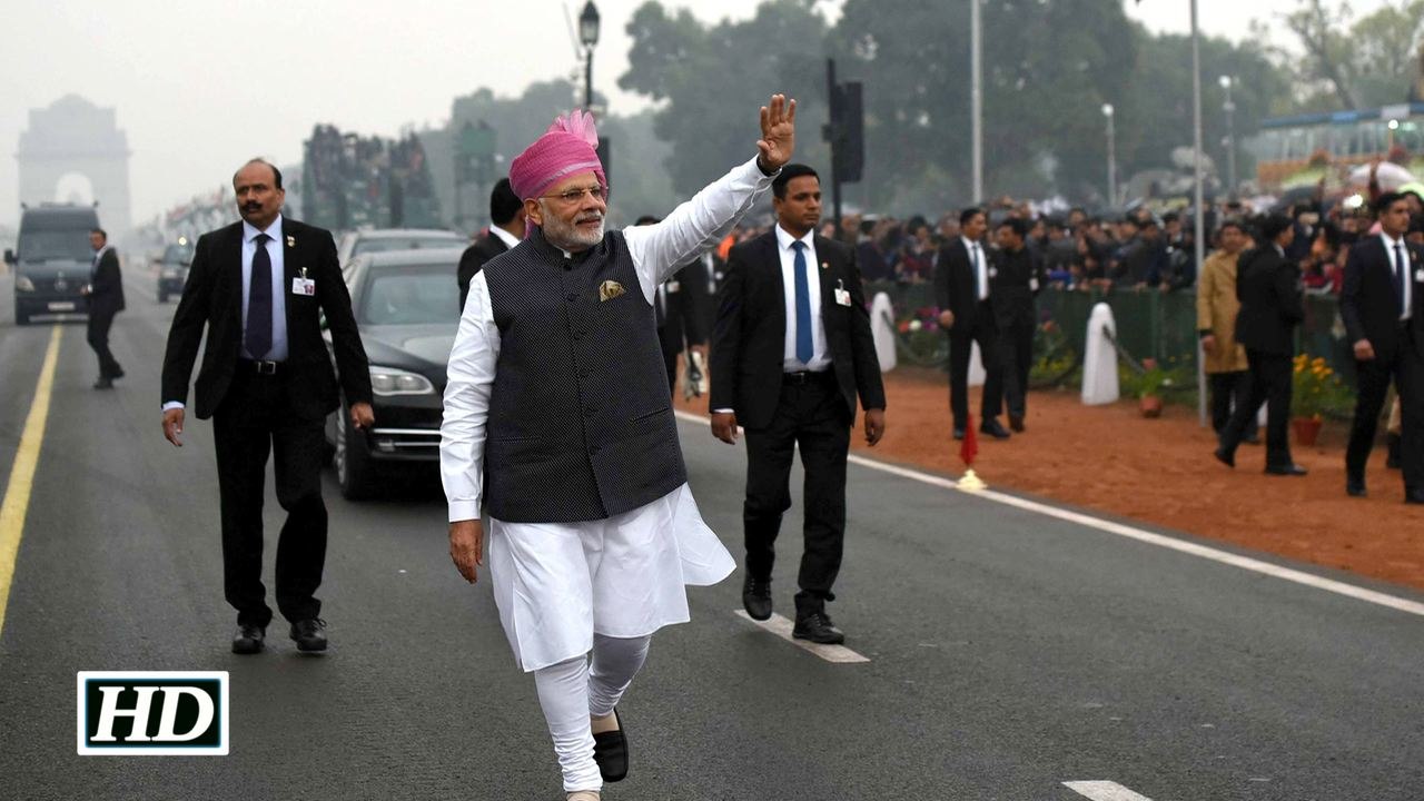 Modi walks on Rajpath, waves to crowd