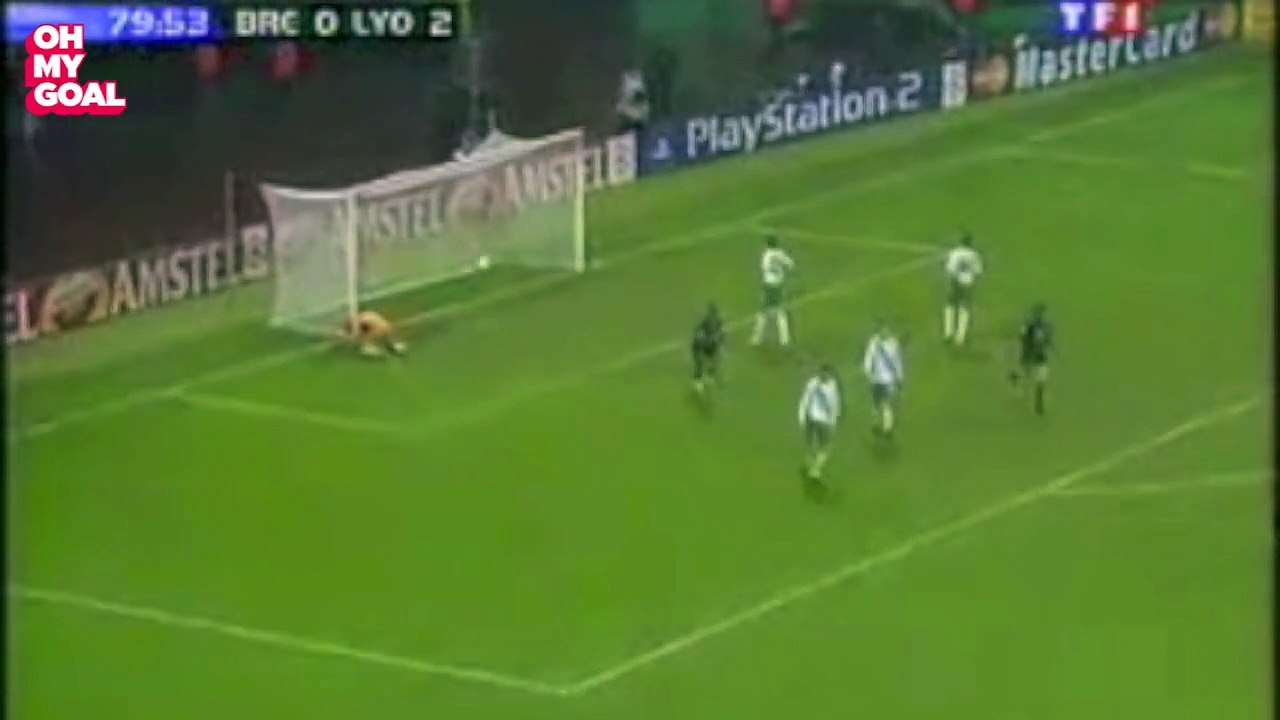 Le coup franc hallucinant de Juninho face au Werder Brême