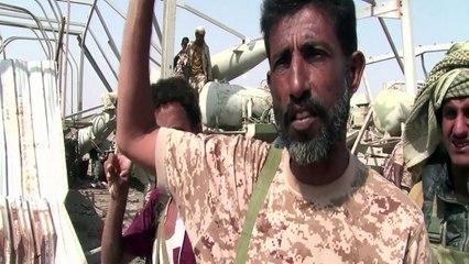 القوات الحكومية في اليمن تستولي على قاعدة عسكرية في المخا