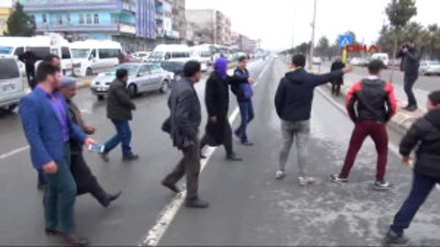 Şanlıurfa Elektrik Kesintilerine Tepki Gösteren Mahalleli Yol Kapattı