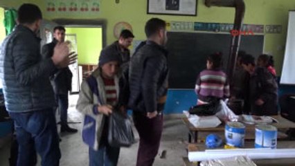 Şanlıurfa Üniversiteli Öğrenciler Okul Boyadı