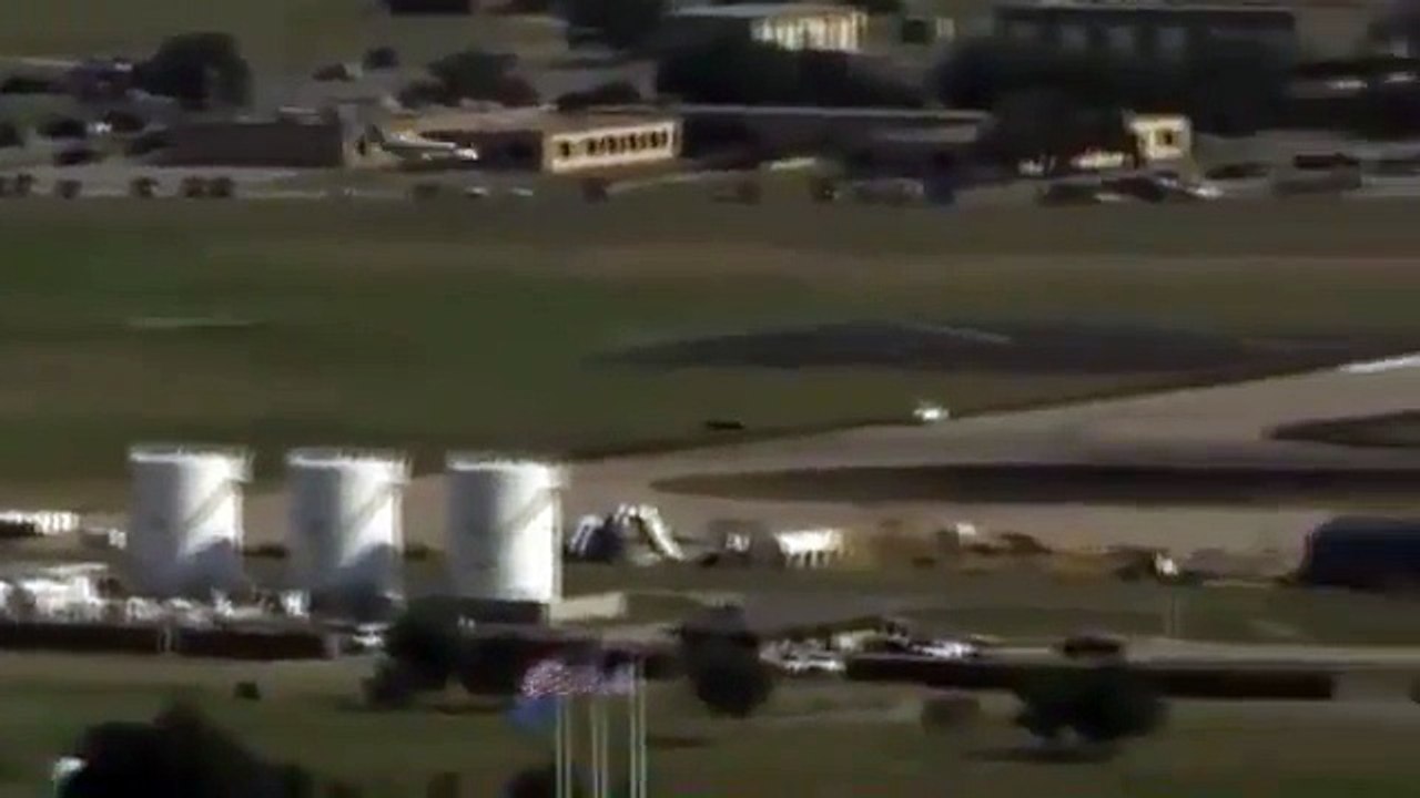 Amazing video shows plane landing at Oklahoma City airport