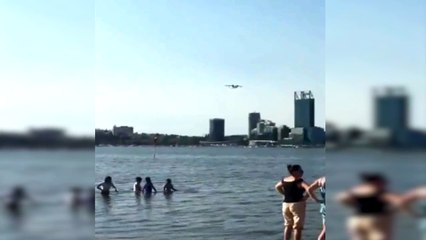 Berita Dari Australia: 2 orang tewas dalam kecelakaan pesawat penumpang - kecelakaan.yang Diabadikan oleh Evi( warga sekitar)