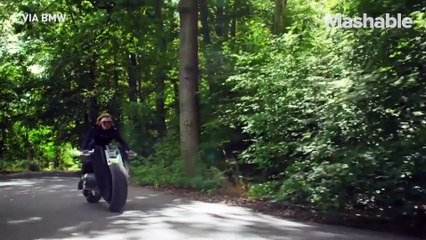 BMW baru saja Merilis Sepeda motor yang mengoreksi diri Anda bisa naik tanpa helm