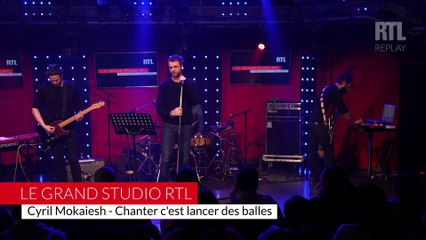 Cyril Mokaiesh interprète "Chanter c'est lancer des balles" dans "Le Grand Studio RTL"