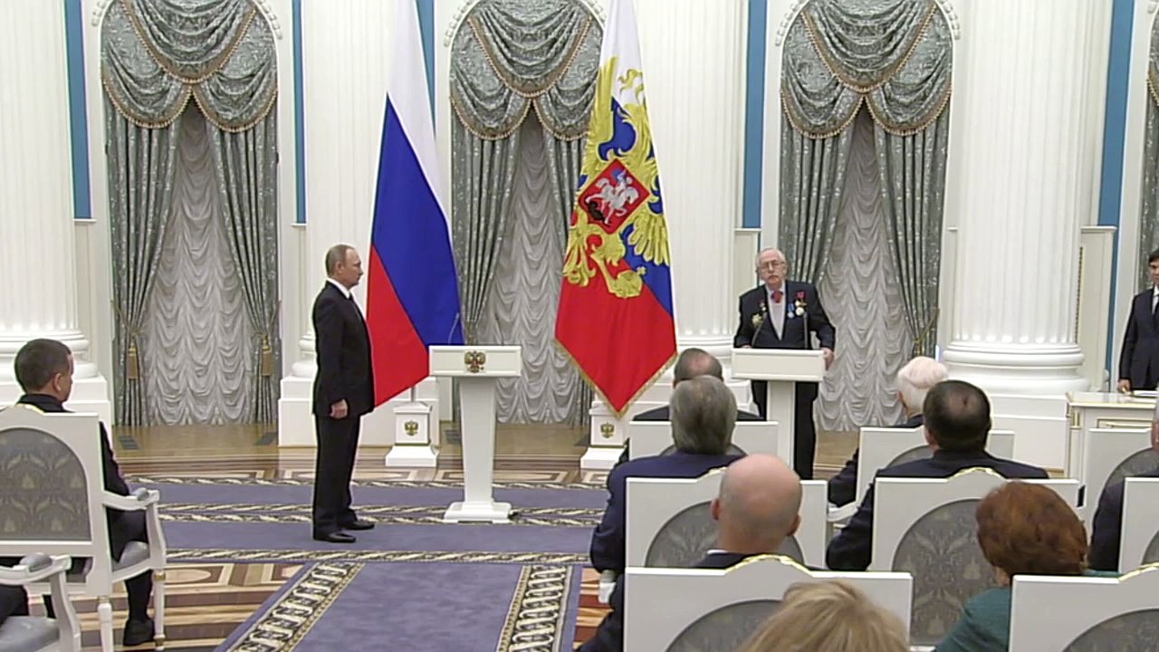 Отличный подхалимаж и лизоблюдство актера Василия Ливанова перед Владимиром Путиным ⚡