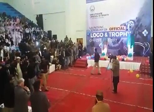 Imran Khan Ke Stage Par Aate Hi Shahid Afridi Bahir Chale Gaye