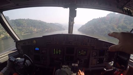 Vivez le remplissage d'un Canadair CL415 dans un fleuve de l'interieur