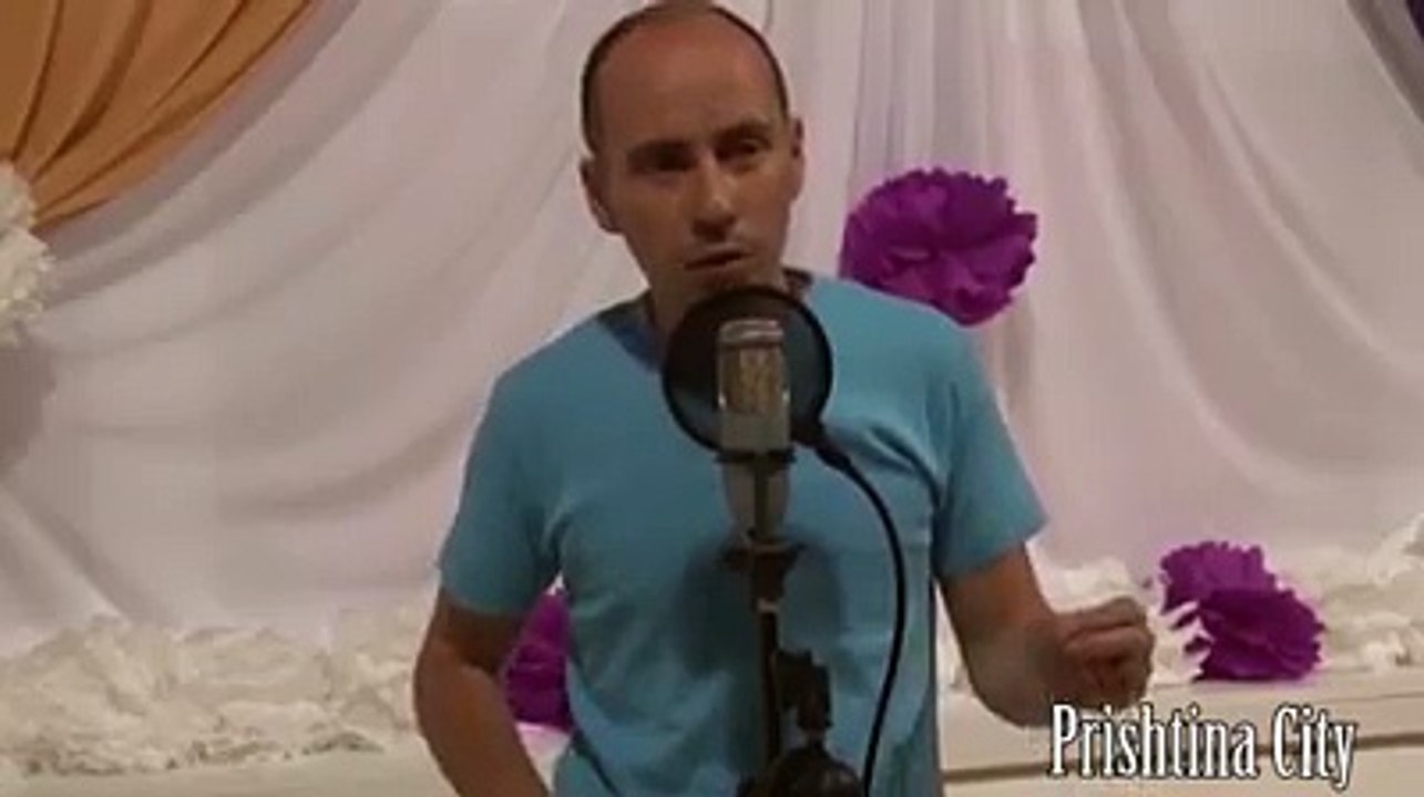 Kur me del nballkon, ski qka prezenton-Bukuroshja e Lales, krejt me silikon  -P sd