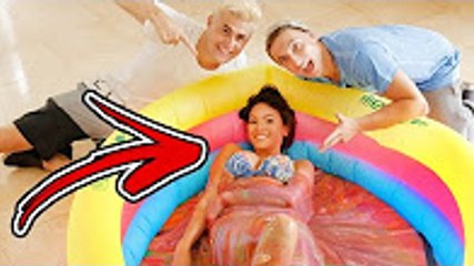 MENINAS vs MENINOS : PISCINA DE AMOEBA !!!