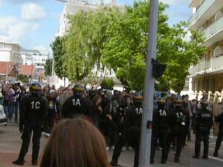 Loi Travail : le face-à-face entre CRS et manifestants à...