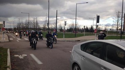 Attentats de Paris : le defile hommage des motards de...