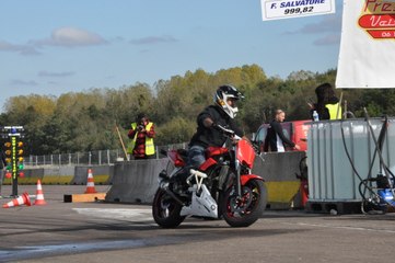 Liernais : sensations fortes a la Mosquitos Drag Race (court extrait...