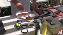 Apprenez la cuisson vapeur douce d'un saumon bio sur coulis de ratatouille, puree de oois verts et salicornes, wakame, herbes du jardin...