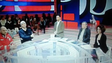 GOVERNATORE PD ABRUZZO FUGGE IN TV!!!VERGOGNOSO!!!