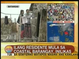 Download Video: UB: Ilang residente mula sa coastal barangay sa Batangas, inilikas