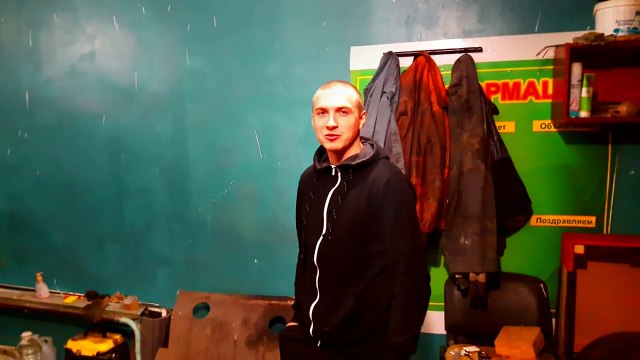 Как с помощью пивных банок выплавить новогоднюю елку?