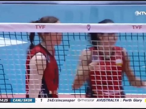 Tribünler başladı, voleybolcular devamını getirdi... İşte İZMİR MARŞI...