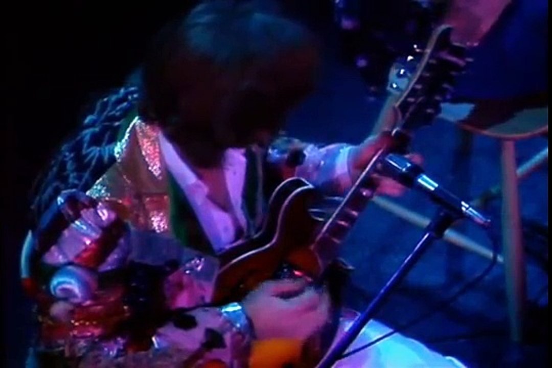 Led Zeppelin - That's The Way (Earl Court 1975)