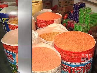 রাজধানীর বাজারে কমেছে পিয়াজ রসুনের দাম