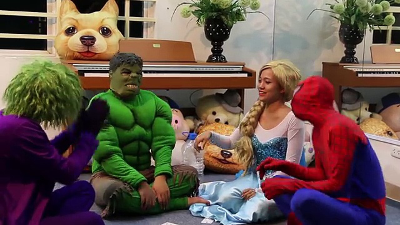 Spiderman vs Frozen Elsa - Epic Pool Party! Maleficent Catch Ducks