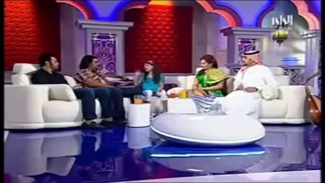 Arab Girl Sings Bollywood Song