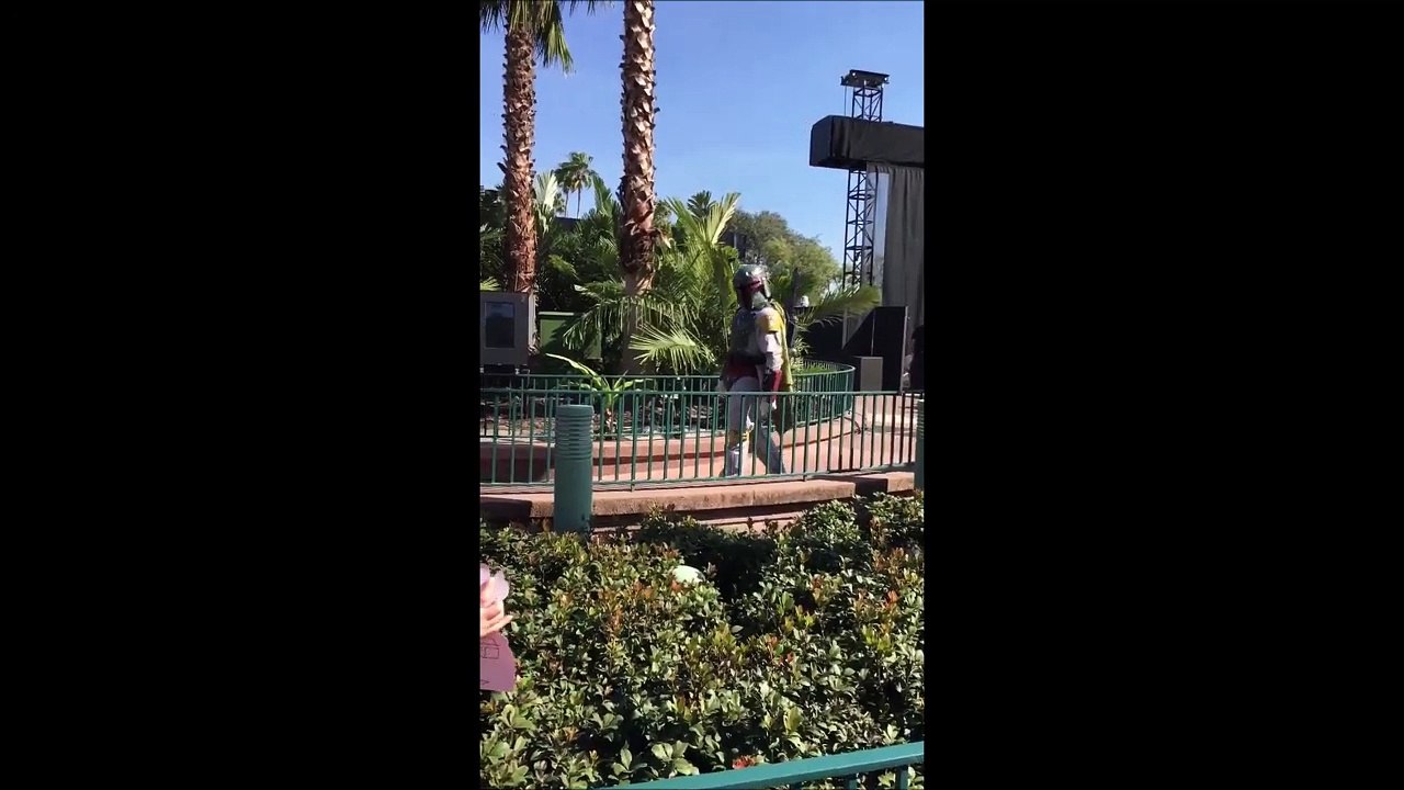 Boba Fett abat un enfant à Disney... Effets spéciaux et tout!!!!