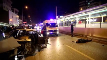 Otomobil Elektrik Direğine Çarptı: 2 Yaralı