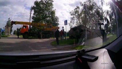 Камаз провалился  в теплотрассу