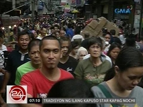 24 Oras: Ilang kawatan, nananamantala ngayong dagsa ang mga namimili
