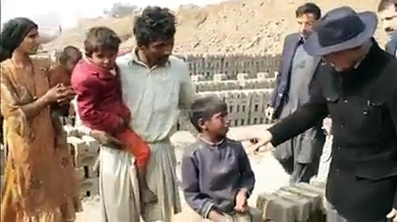 CM Punjab Meet with Child Labour at Kassur feb 12 16