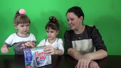 Маме обожгло руку горячим льдом. Как лед может быть горячим.